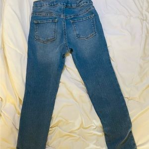 Brand:Old Navy Size:6-7 Color:Light washed blue